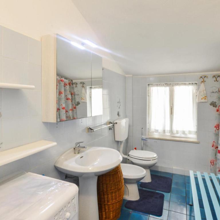 3 Bedroom Awesome Apartment In Imperia - Appartamento con 3 Camere da Letto e con Balcone - 9