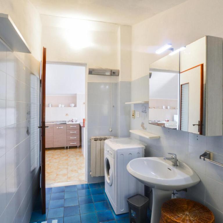 3 Bedroom Awesome Apartment In Imperia - Appartamento con 3 Camere da Letto e con Balcone - 10