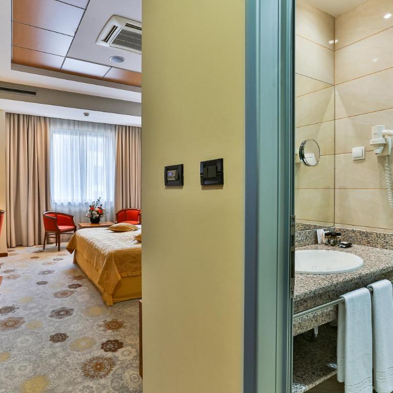 Kings Park Hotel - Deluxe Room - 3