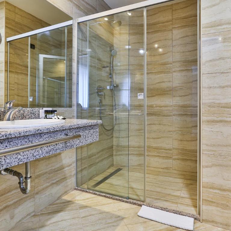 Kings Park Hotel - Triple Room - 3