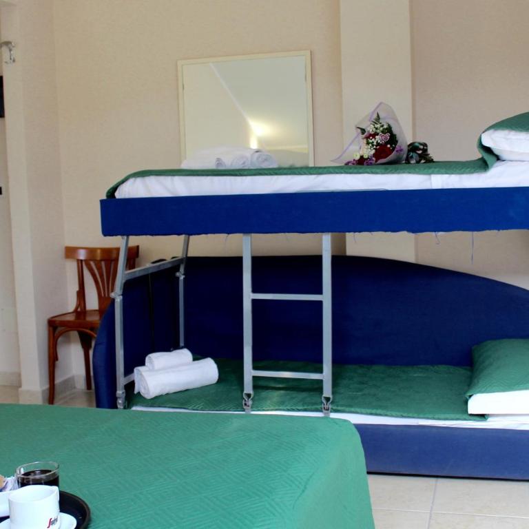 Blue Loft Hotel - Camera Quadrupla Economy - 2