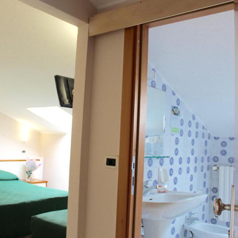 Blue Loft Hotel - Camera Tripla Economy - 10