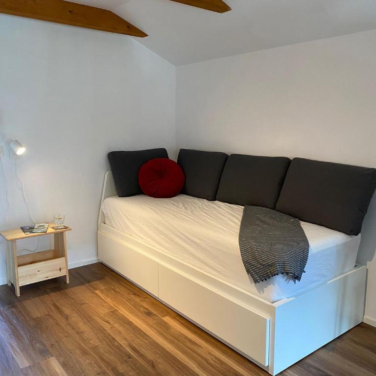 Chalet Studio Apartment with Aircon - One-Bedroom Apartment - 14