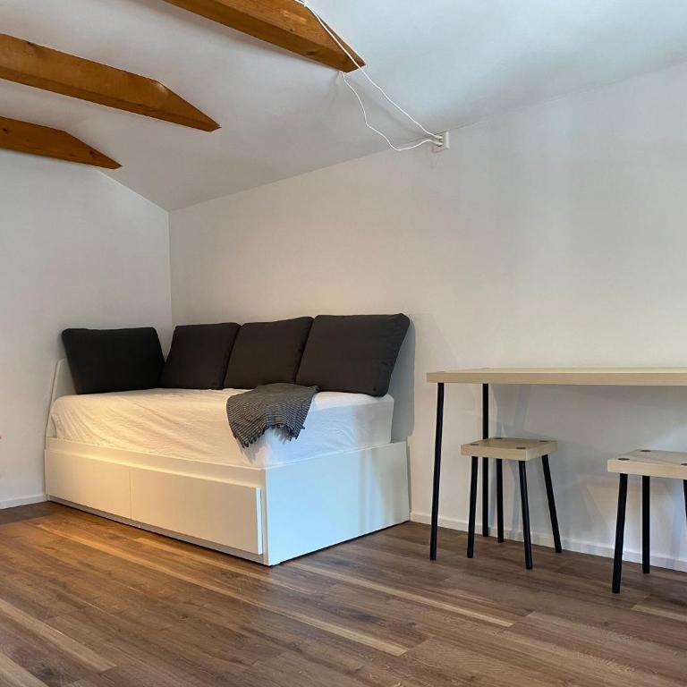 Chalet Studio Apartment with Aircon - One-Bedroom Apartment - 26