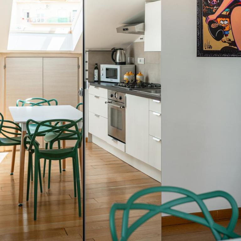 Napolidays Mansarda Garibaldi by Dimorra - Deluxe Apartment - 27