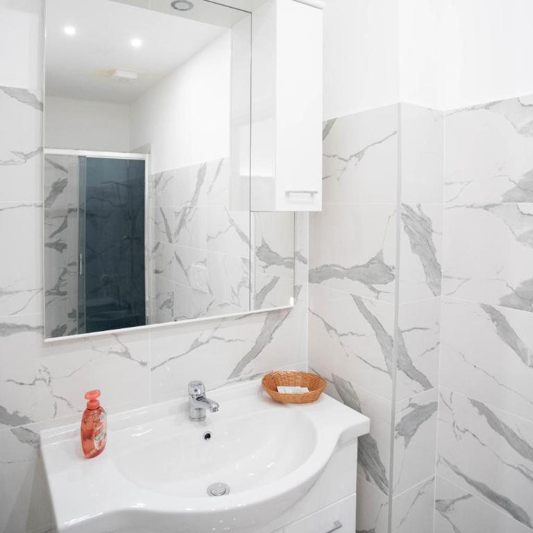 Residenza Ponte Catena - Camera Matrimoniale con Bagno Privato - 12