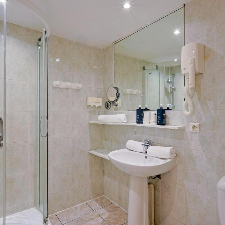 Logis Hotel l'Esterella - Chambre Triple - 4