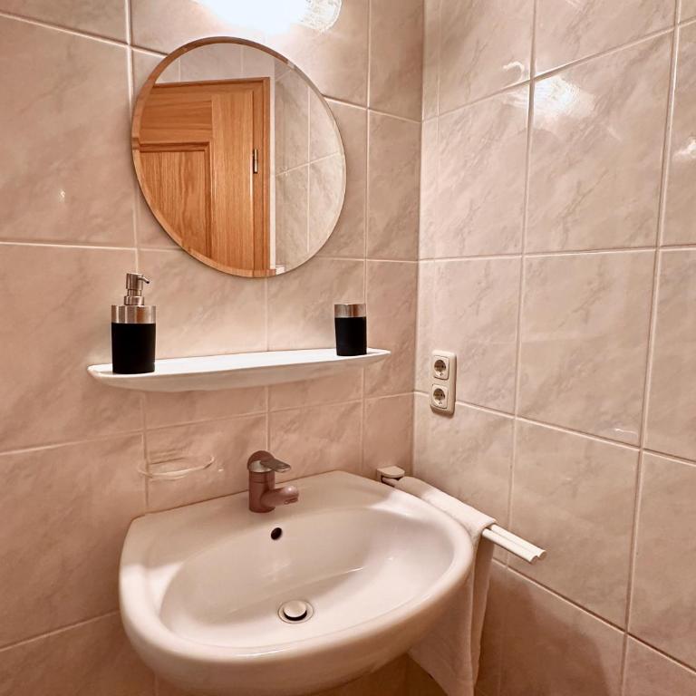 Sweet Home Bergblick - Two-Bedroom Apartment with Mountain View - 18