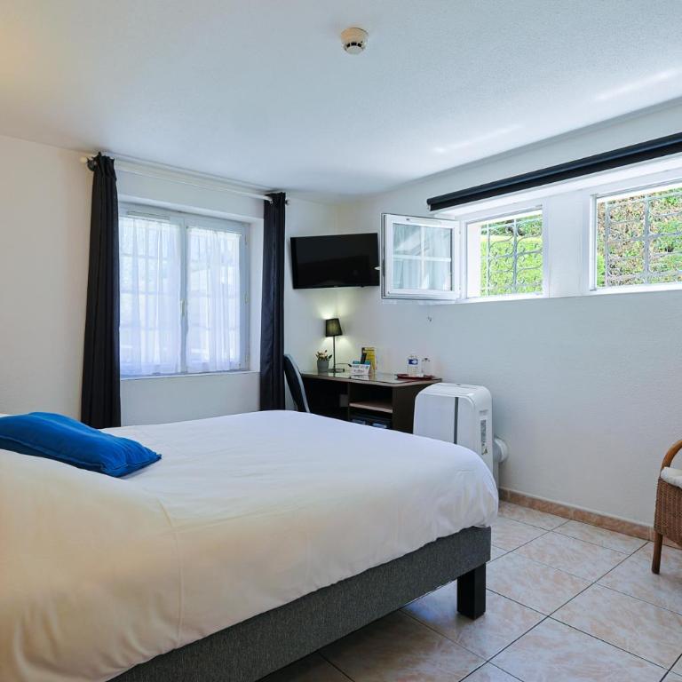 Logis Hotel l'Esterella - Chambre Double Économique - Rez-de-Chaussée - 4