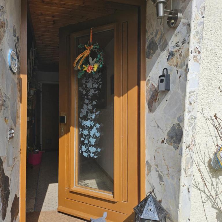 GästeZimmer im Altbau Dachgeschoss mit kleinem Bad WLAN, TV und Parkplatz - Apartment mit Dusche - 9