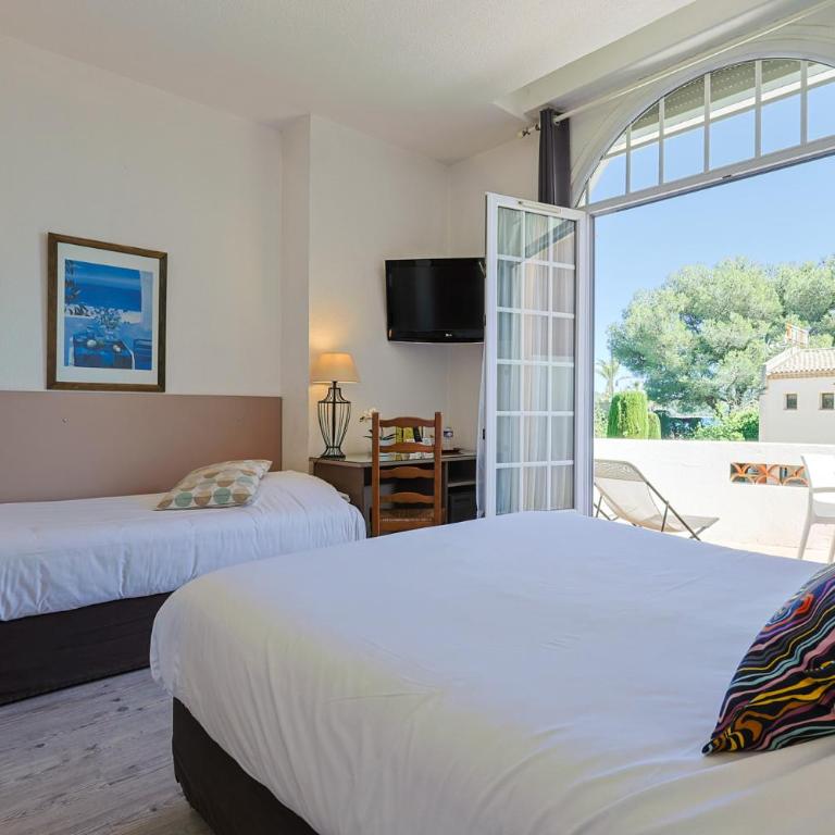 Logis Hotel l'Esterella - Chambre Triple Supérieure - 4