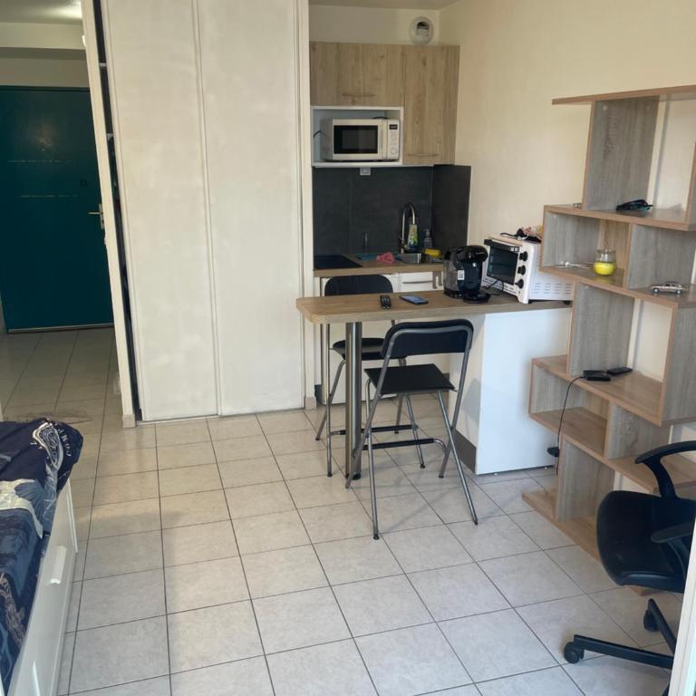 Studio avec place de parking à la timone - Appartement 1 Chambre - 1