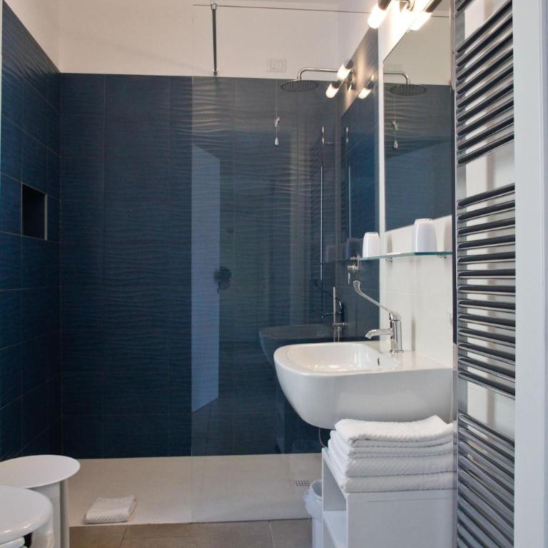Garden Rooms 2 - Double Room with Lake View - 2
