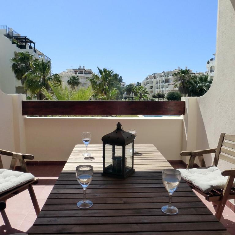 Beautiful 2 bedroom 2 bathroom apartment with pool - Apartment - 1