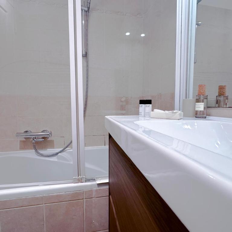SAINT ROCH 2 - Confortable, Lumineux, Garage, Gare à 300M - Appartement 1 Chambre - 18