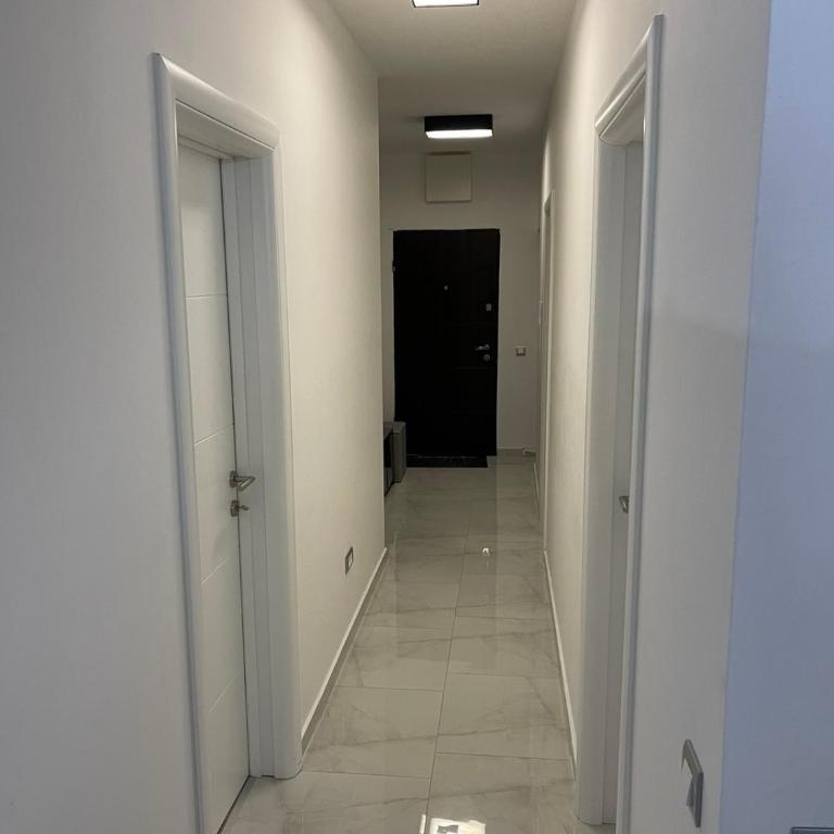 Apartmani Bečići Luka - Two-Bedroom Apartment - 9