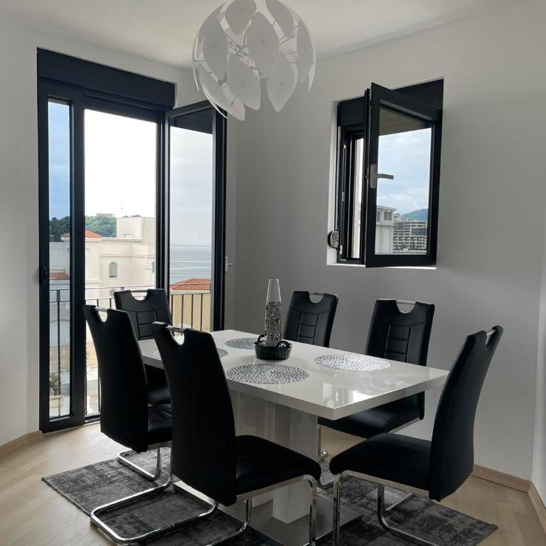 Apartmani Bečići Luka - Two-Bedroom Apartment - 10