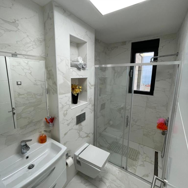 Apartmani Bečići Luka - Two-Bedroom Apartment - 16