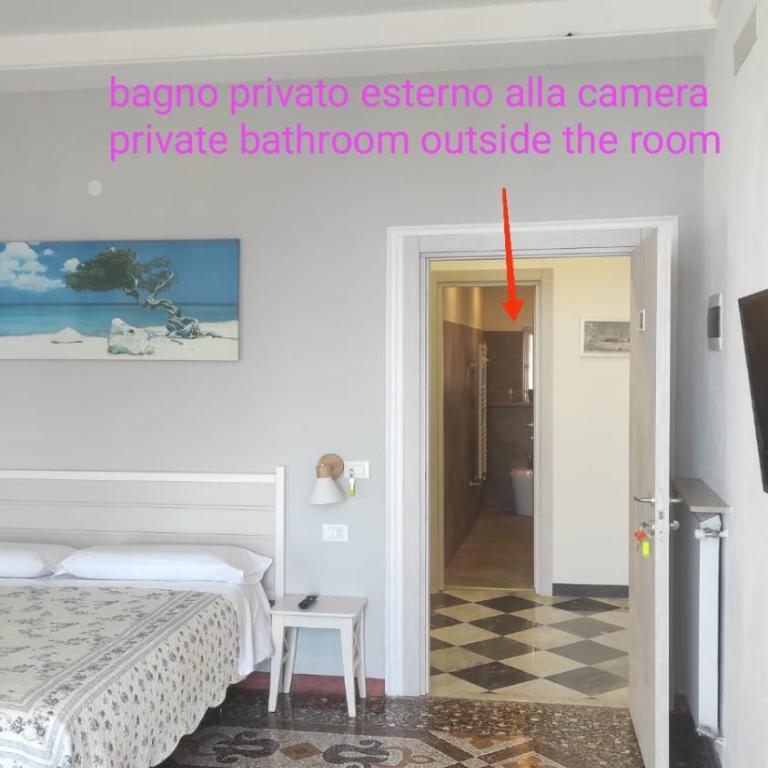 AffittaCamere Columbus - Camera Matrimoniale/Doppia con Letti Singoli con Bagno Privato Esterno - 3