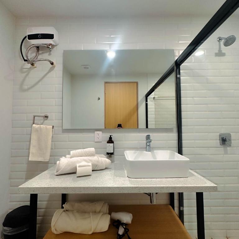 Olson Hotel Real Acueducto - Classic Quadruple Room - 5