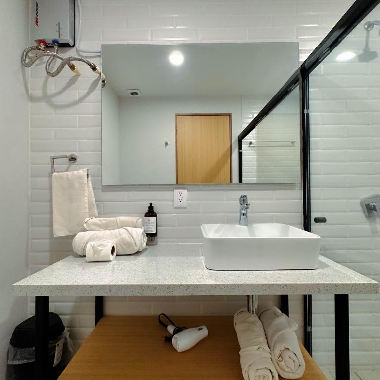 Olson Hotel Real Acueducto - Quadruple Room with Private Bathroom - 5