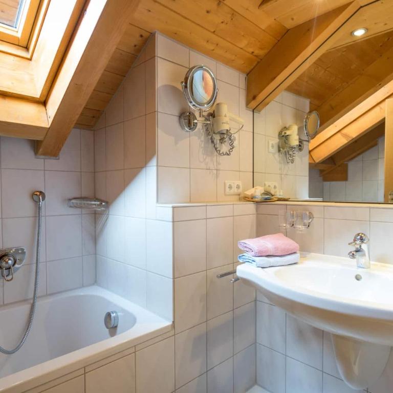 Landhaus Barbara Ferienwohnungen - One-Bedroom Apartment - 1