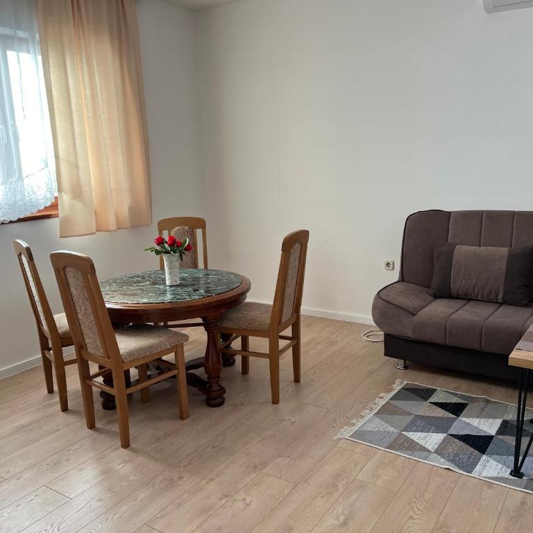 Cheap house near the center of the city - Two-Bedroom Apartment - 9
