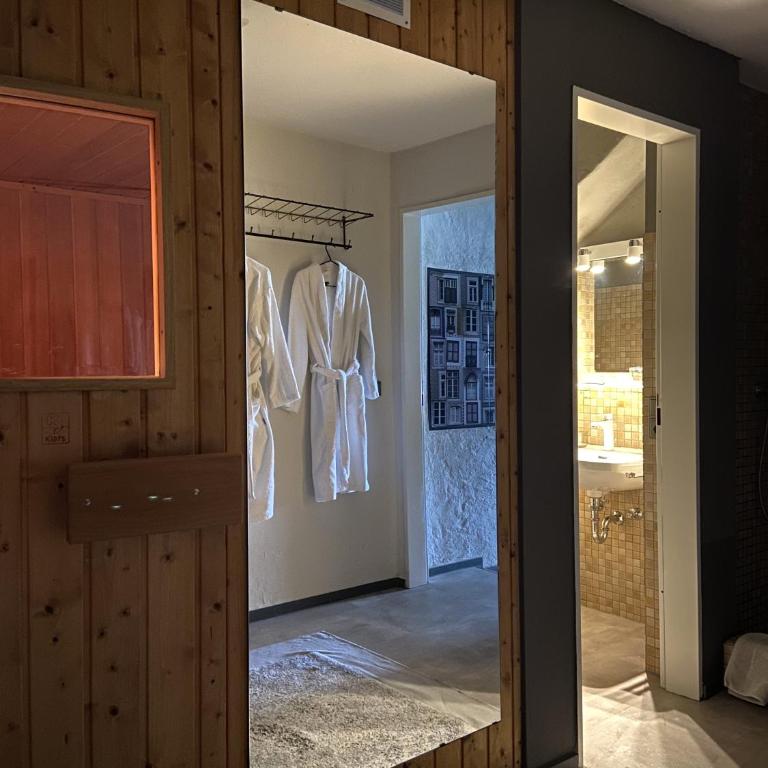 Exklusiver Souterrain - zentral, ruhig mit großer Terrasse, Bergblick und privaten Sauna zzgl - Apartment mit 1 Schlafzimmer - 15