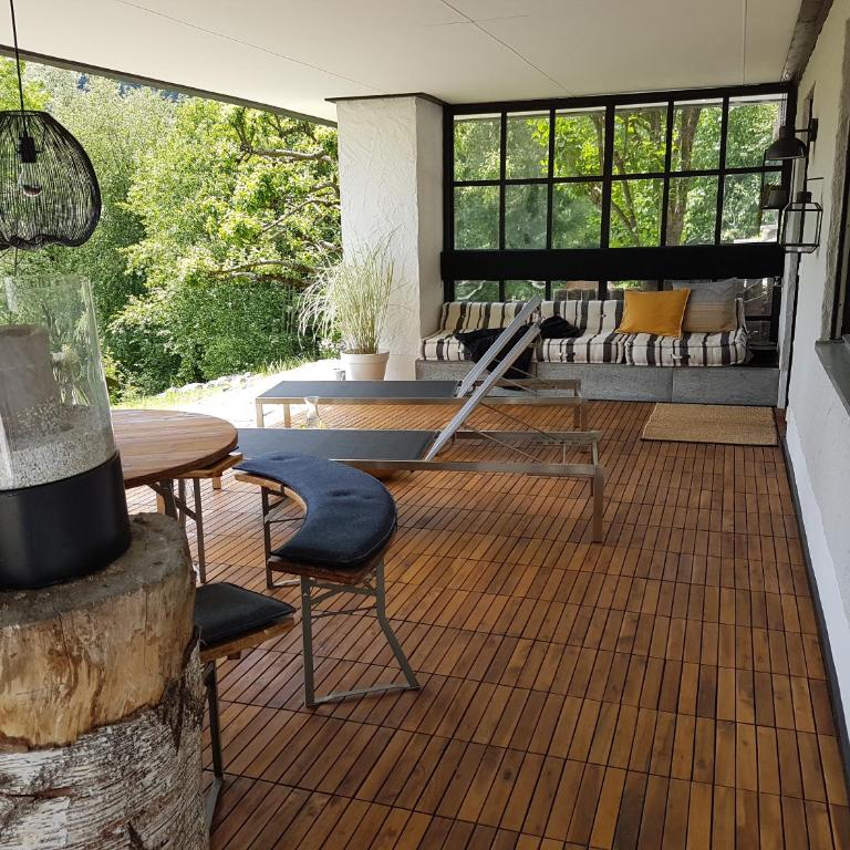 Exklusiver Souterrain - zentral, ruhig mit großer Terrasse, Bergblick und privaten Sauna zzgl - Apartment mit 1 Schlafzimmer - 17