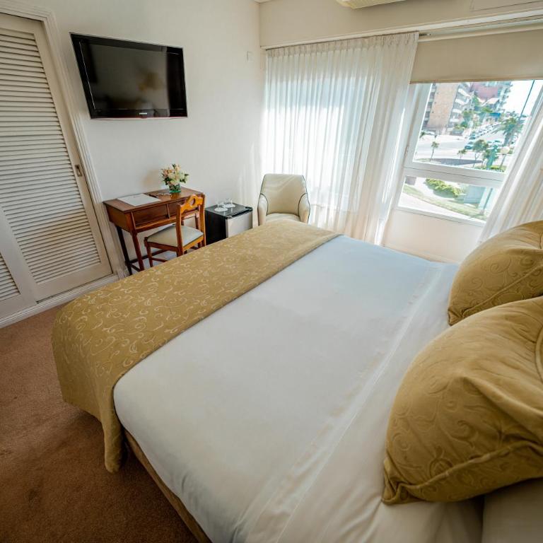 Hotel Iruña - Habitación Doble con vistas al mar - 3
