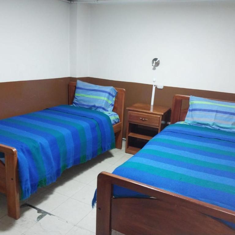 Hostal Benalcazar - Habitación Doble con baño privado - 2