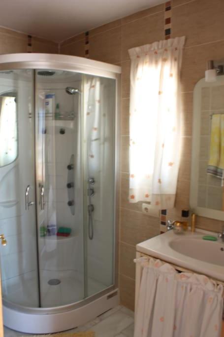 Chalet a 100m de la playa - Villa - 10
