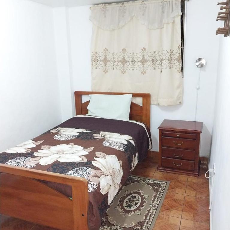 Hostal Benalcazar - Habitación Individual con baño privado - 2