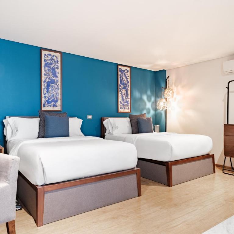 Pug Seal Polanco Allan Poe - Deluxe Double Room - 1