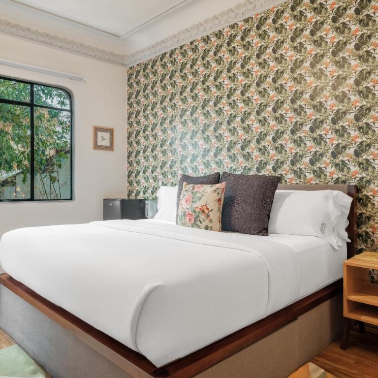 Pug Seal Polanco Allan Poe - Deluxe Room - 5