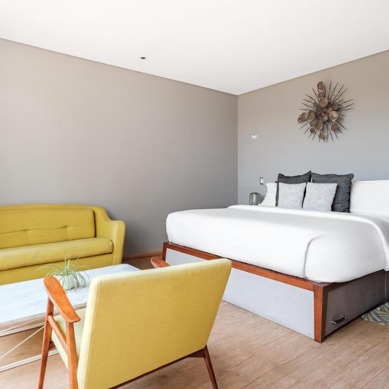 Pug Seal Polanco Allan Poe - Superior Suite - 4