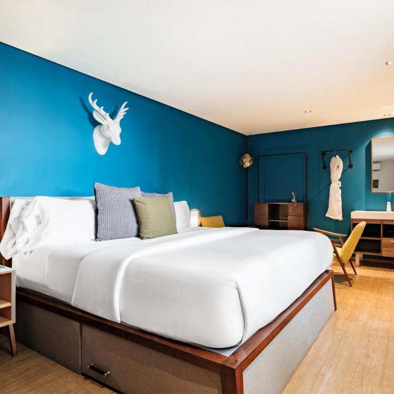 Pug Seal Polanco Allan Poe - Executive Suite One Bed - 5