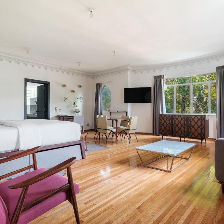 Pug Seal Polanco Allan Poe - Master Executive Suite - 4