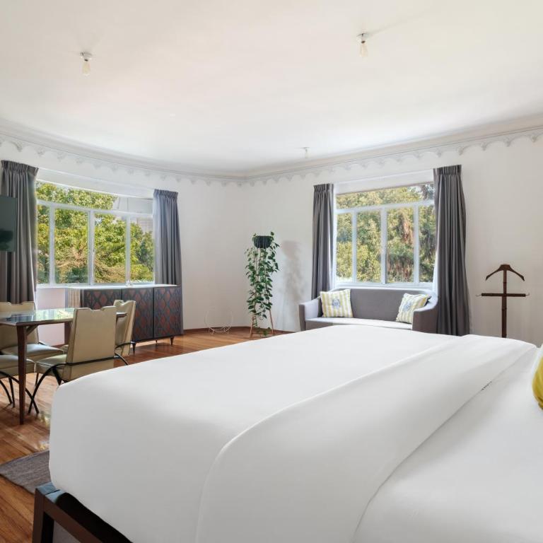 Pug Seal Polanco Allan Poe - Master Executive Suite - 5