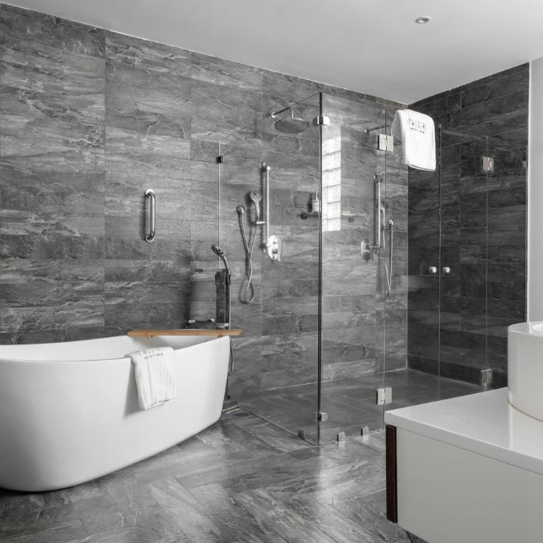 Pug Seal Polanco Allan Poe - Master Executive Suite - 3