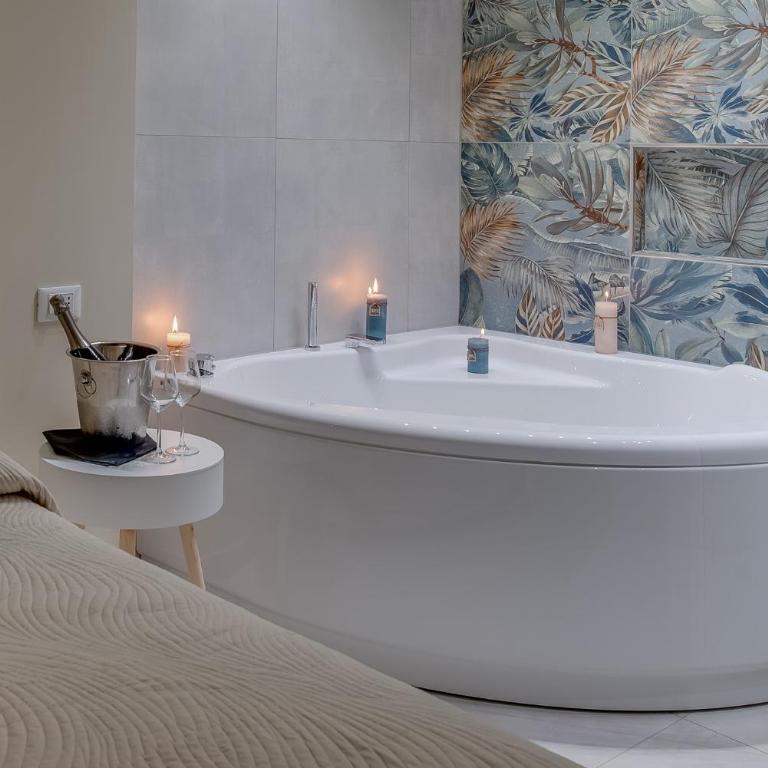 Love Suite by Biddizzi Rari - Suite romantica con Vasca Idromassaggio privata - One-Bedroom House - 11