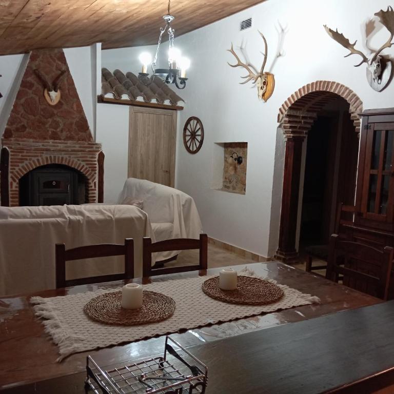 ENTRESIERRAS Apartamentos rurales con chimenea, barbacoa y espacio para eventos - Three-Bedroom House - 4