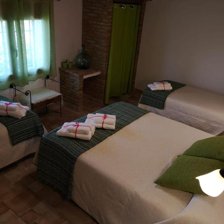 ENTRESIERRAS Apartamentos rurales con chimenea, barbacoa y espacio para eventos - Three-Bedroom House - 22