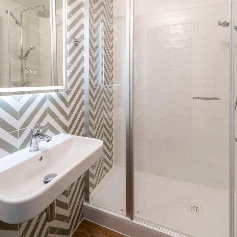 Le Carline, Sure Hotel Collection by Best Western - Chambre Familiale avec 1 Lit Queen-Size et 1 Lit Simple - Non-Fumeurs - 4