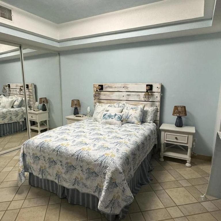 Las Palmas Resort - Standard Double Suite - 5