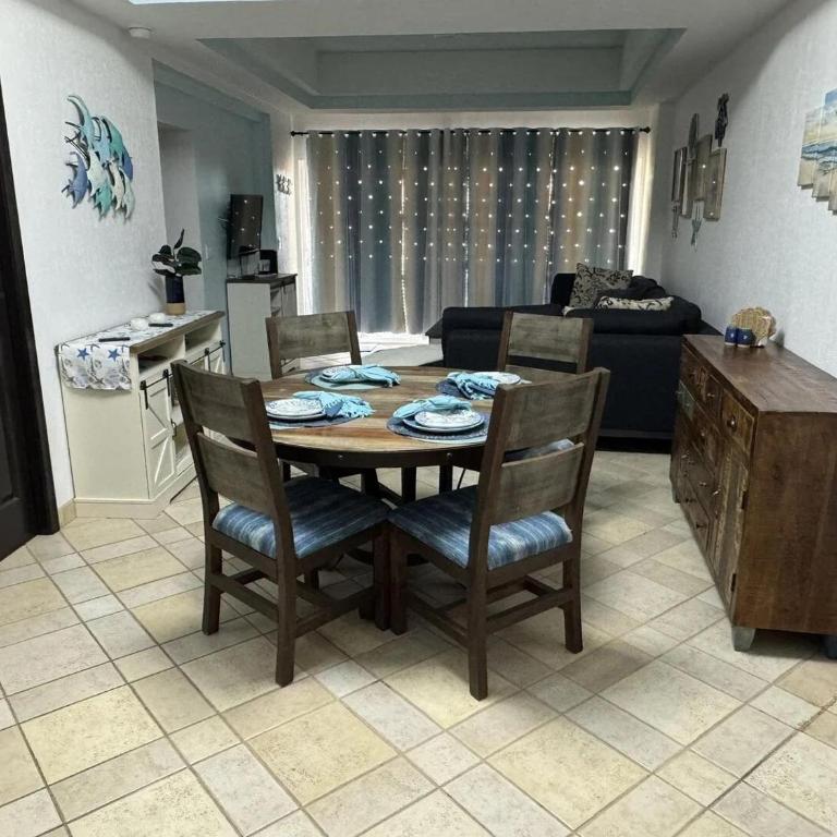 Las Palmas Resort - Standard Double Suite - 6