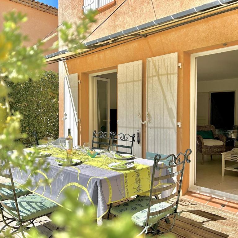 Maison Calme 6 Pers. au Golf Pont Royal - Piscine, Terrasse, Parking, Clim, Fibre - 13370 Mallemort - FR-1-658-24 - Maison de Vacances - 18