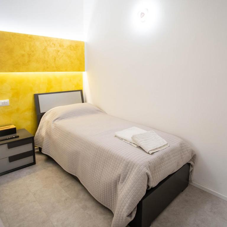 Residenza Ponte Catena - Camera Tripla con Bagno Privato - 14