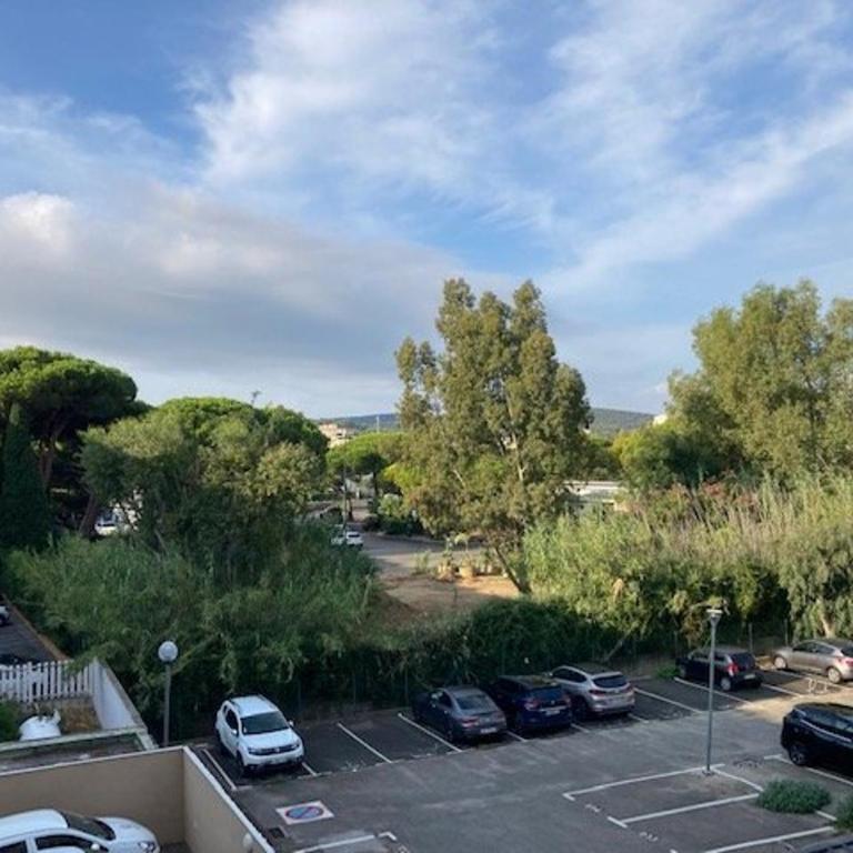 Appartement climatisé centre-ville Le Lavandou avec parking privé - FR-1-308-193 - Apartamento - 16