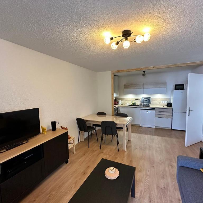 Appartement cosy proche centre, terrasse vue Bois Barbu - FR-1-515-209 - Apartment - 2